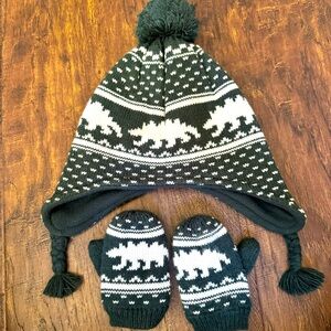 2T Winter cap with matching gloves